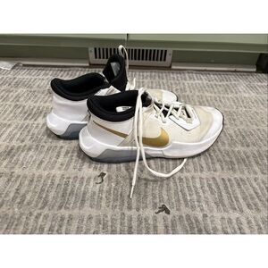 Nike Air Zoom Kids Youth Crossover Basketball Shoes DC5216-100 White Gold Sz 7Y